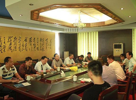 湖北省農(nóng)機(jī)監(jiān)理所領(lǐng)導(dǎo)來(lái)我公司考察